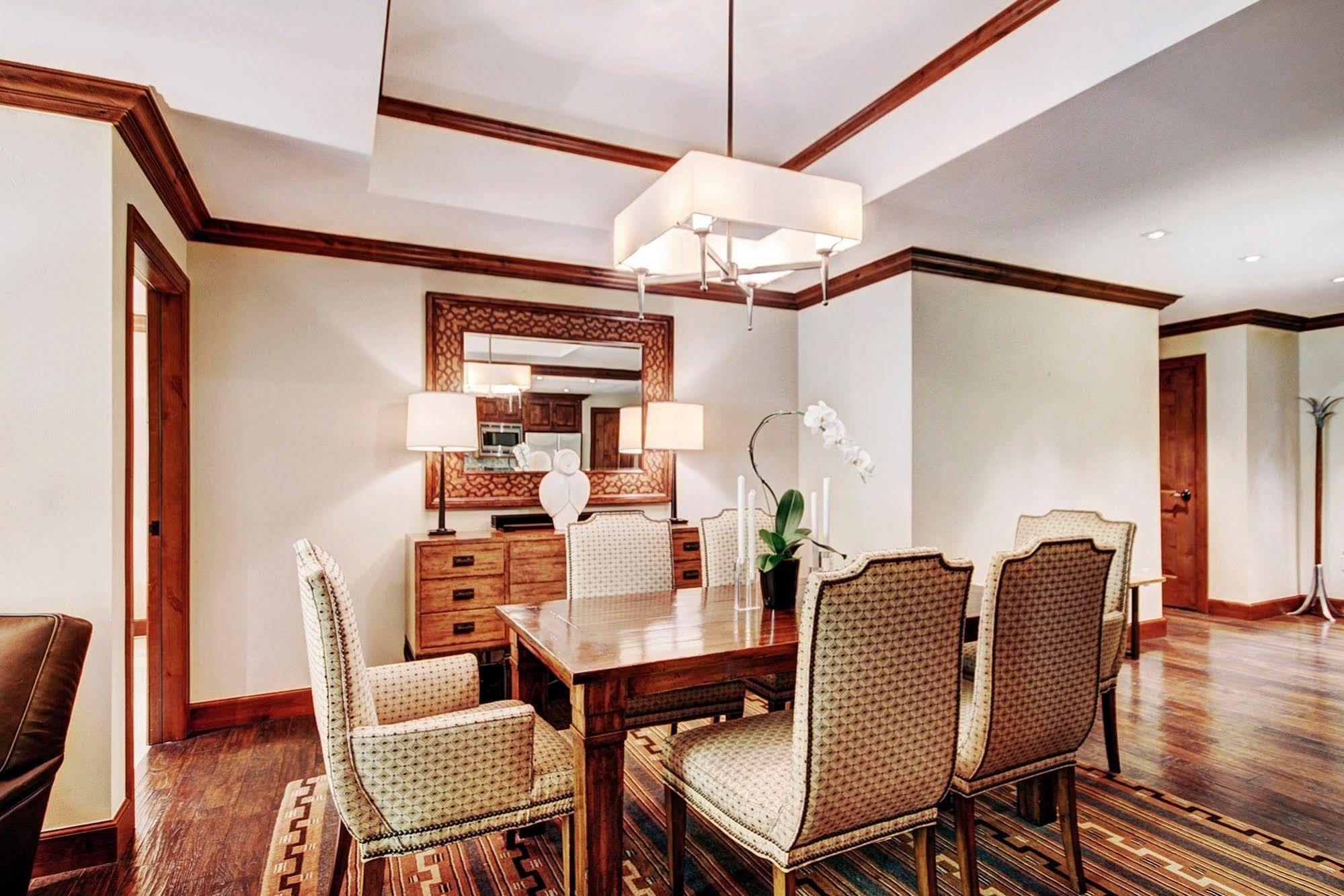 Legendary Lodging At The Ritz Vail Exterior photo