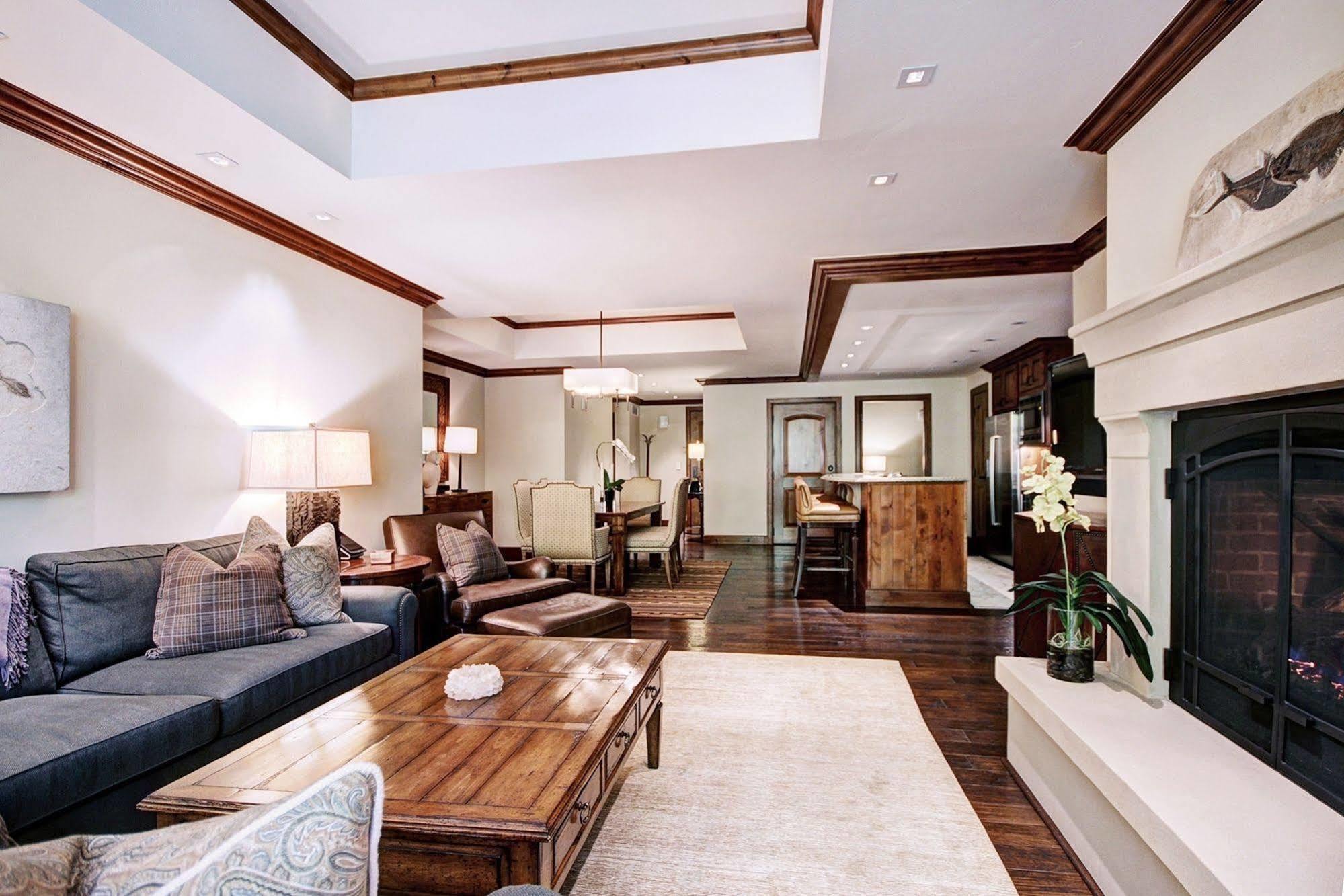 Legendary Lodging At The Ritz Vail Exterior photo