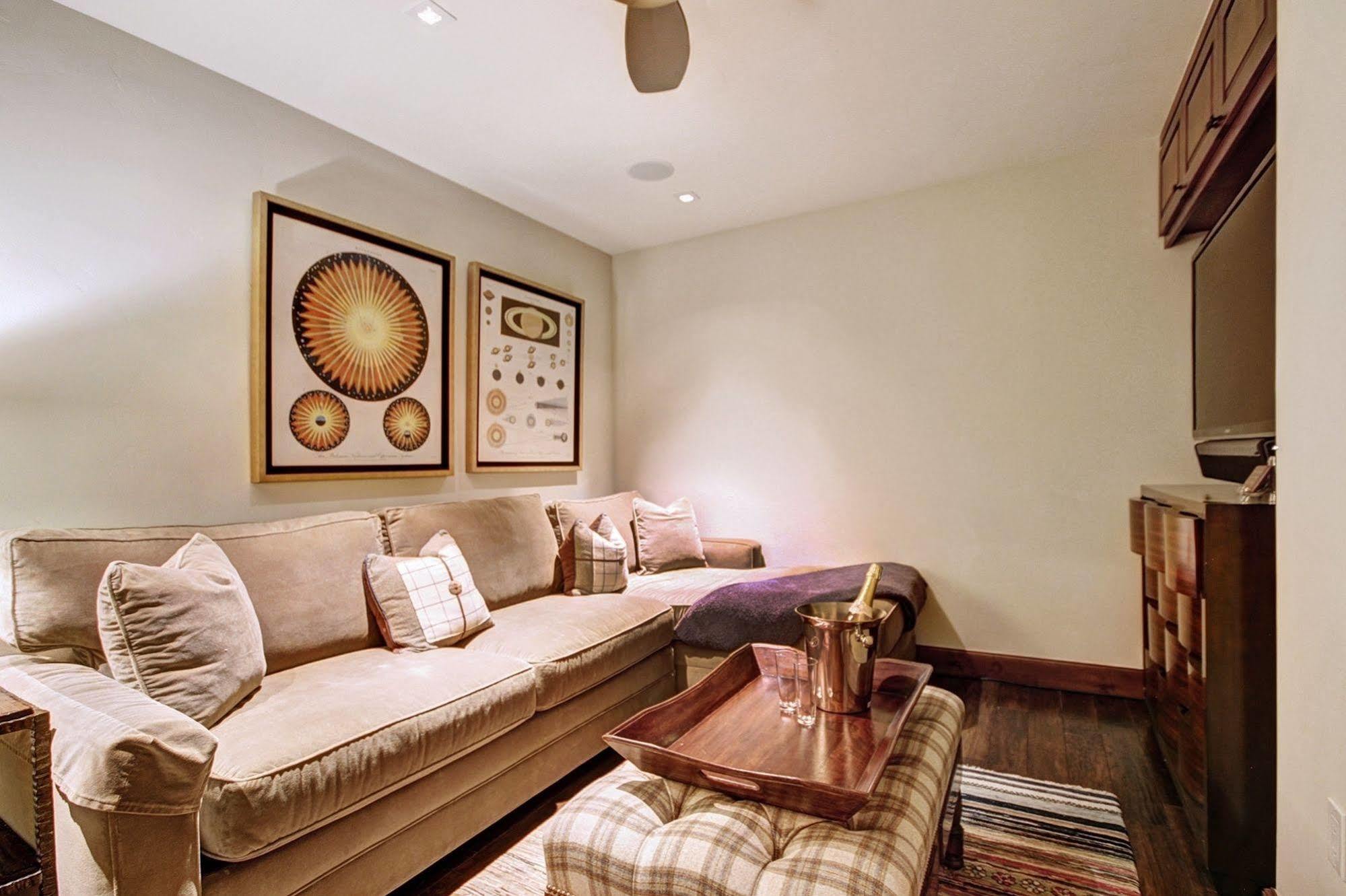 Legendary Lodging At The Ritz Vail Exterior photo
