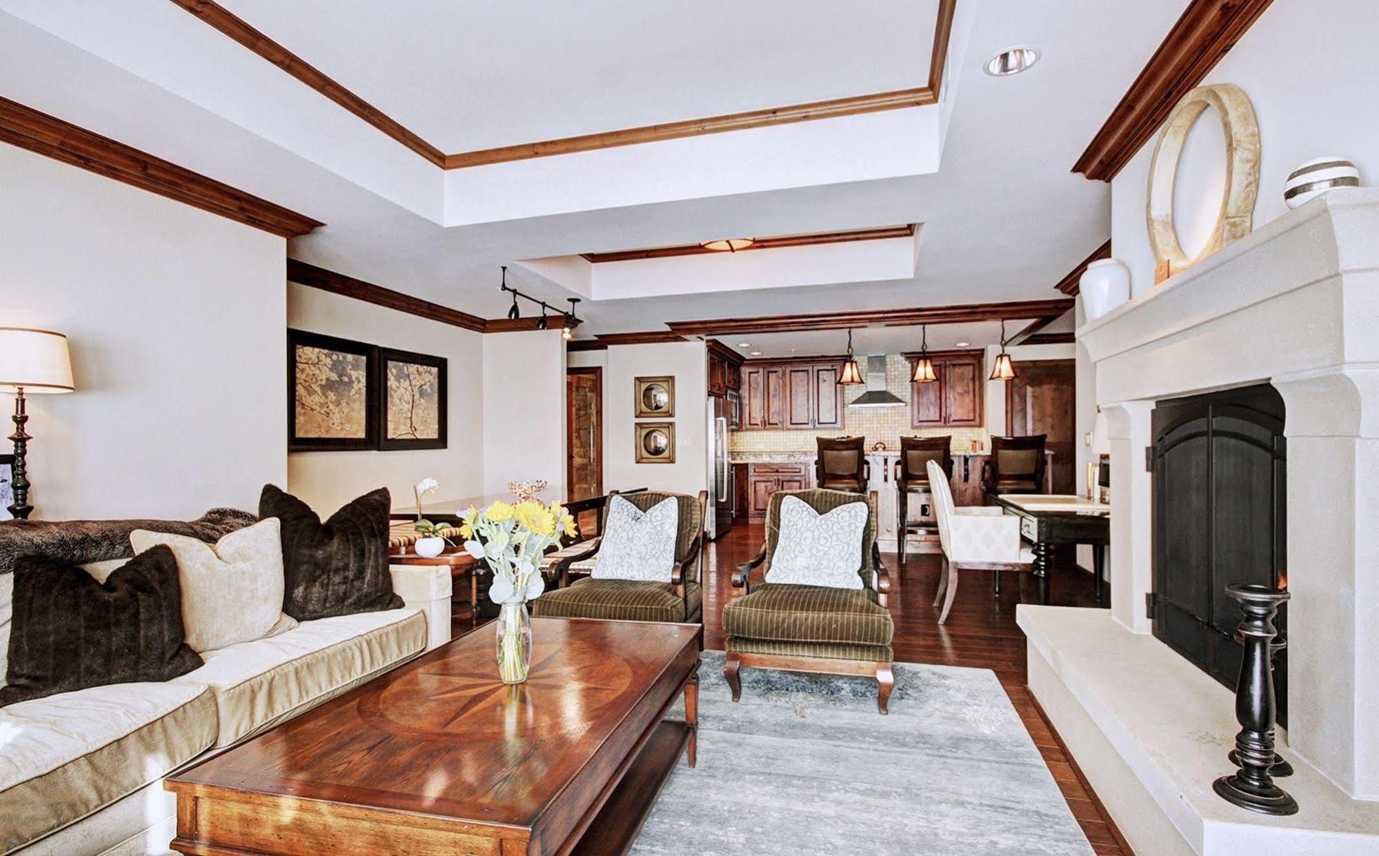 Legendary Lodging At The Ritz Vail Exterior photo